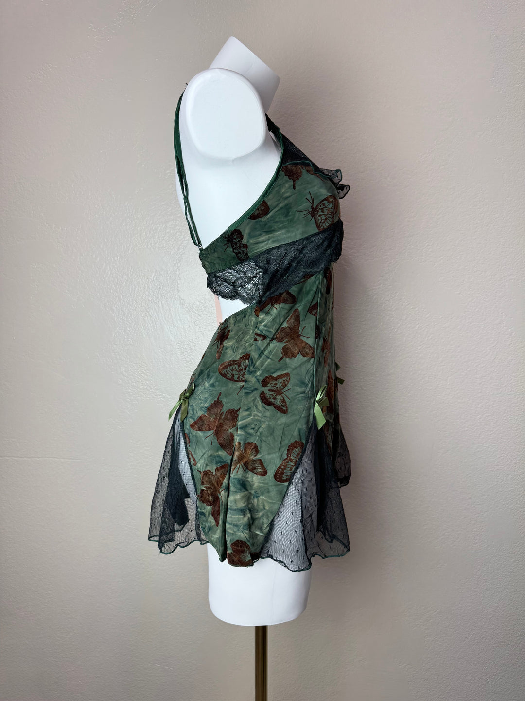 Side view of Green Butterfly Print Slip 