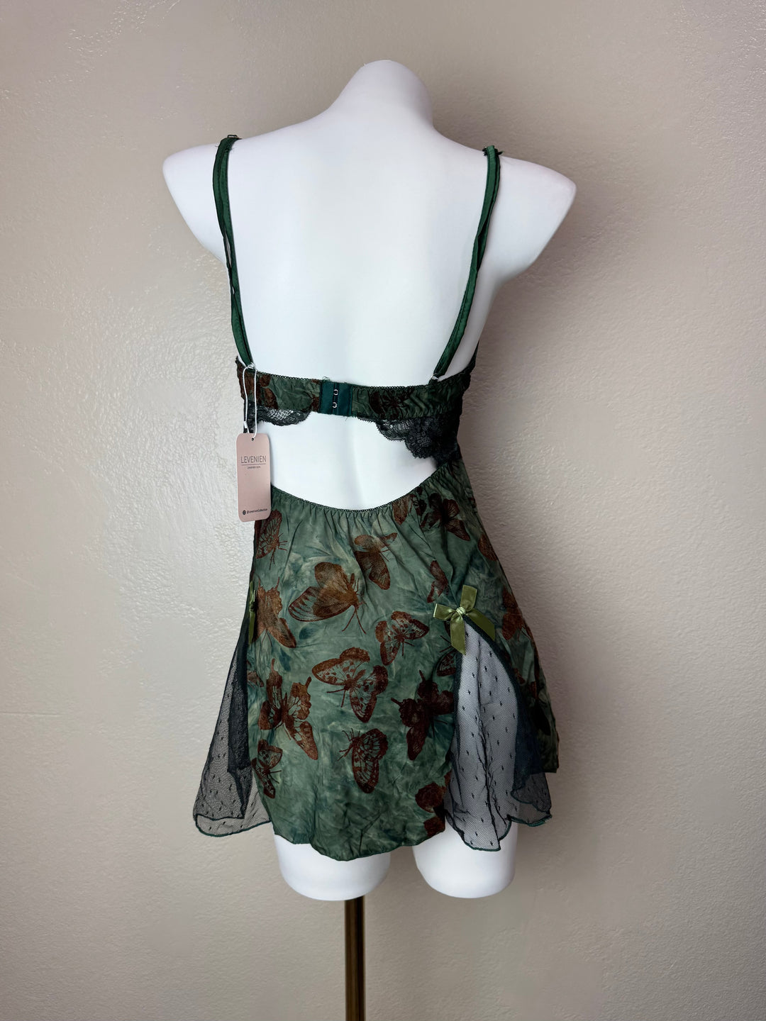 Back view of Green Butterfly Print Slip